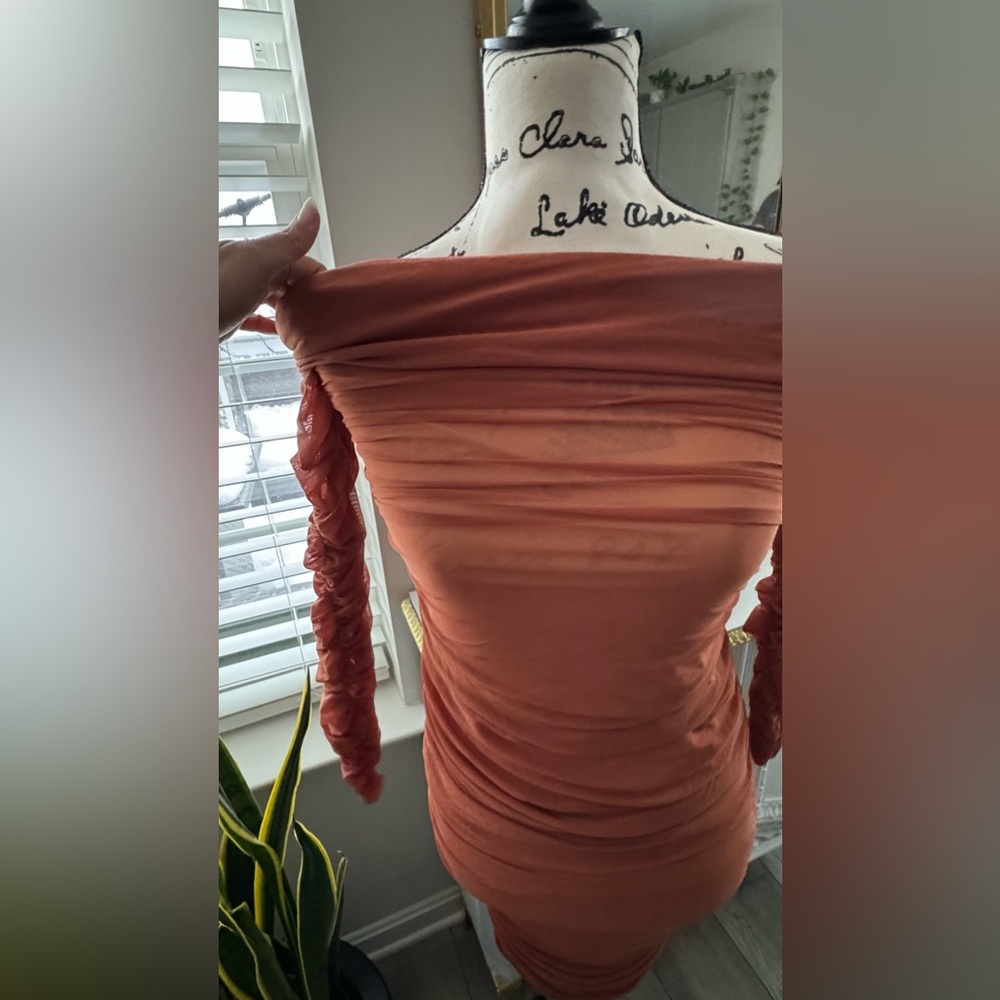 Ready in A ruched off shoulder midi dress. - Picture 6 of 12